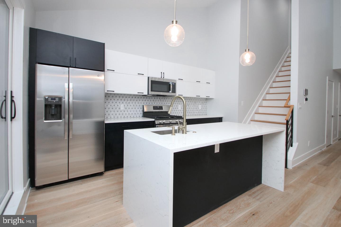 FAIRMOUNT - Residential Income