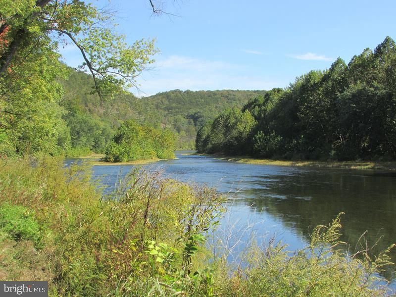 BLUFFS ON THE POTOMAC - Land