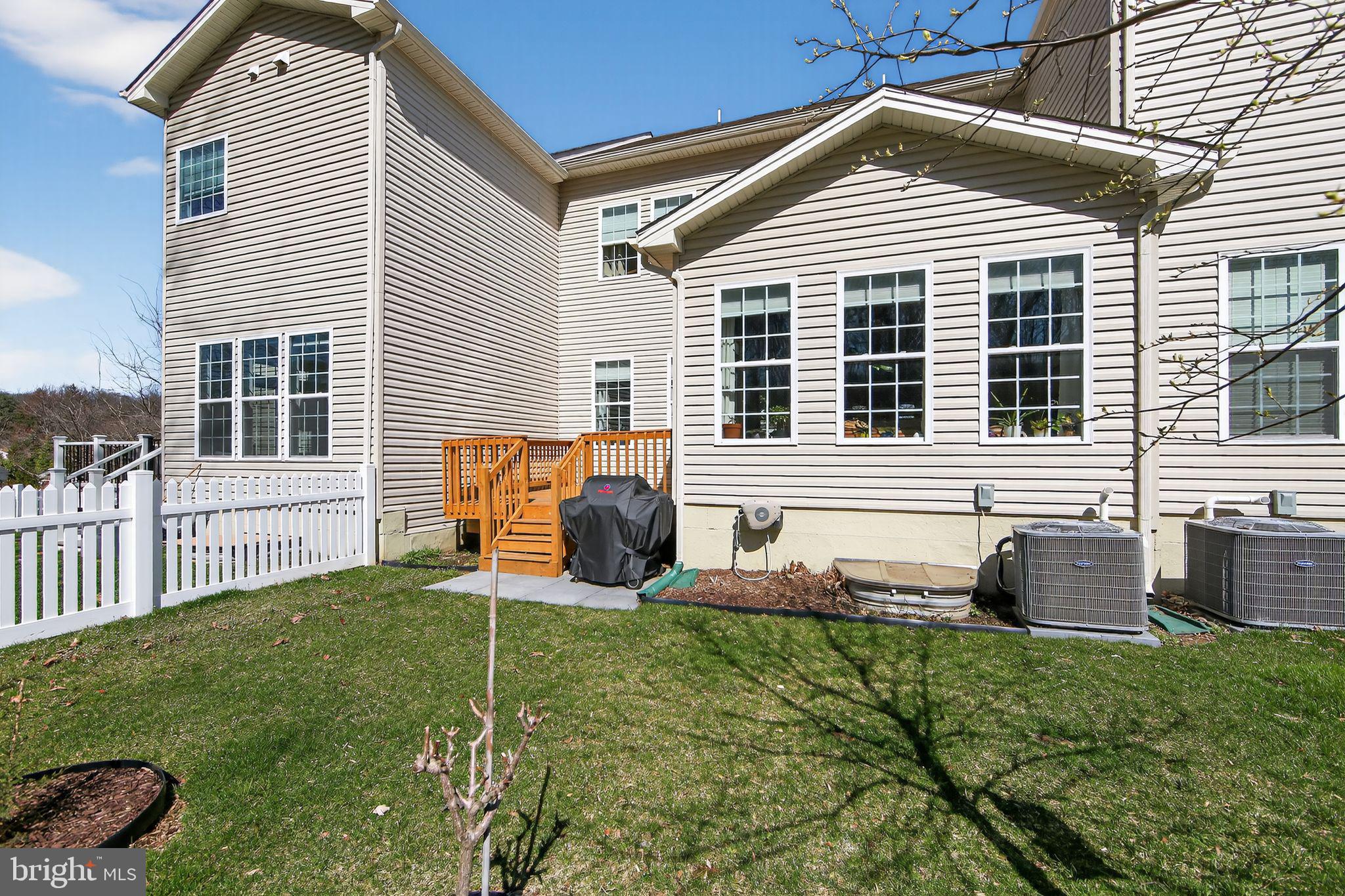 WESTHAMPTON - Residential