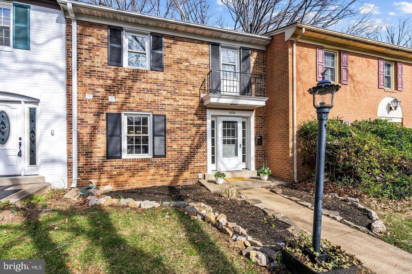 GREENWICH HILL - Residential Lease