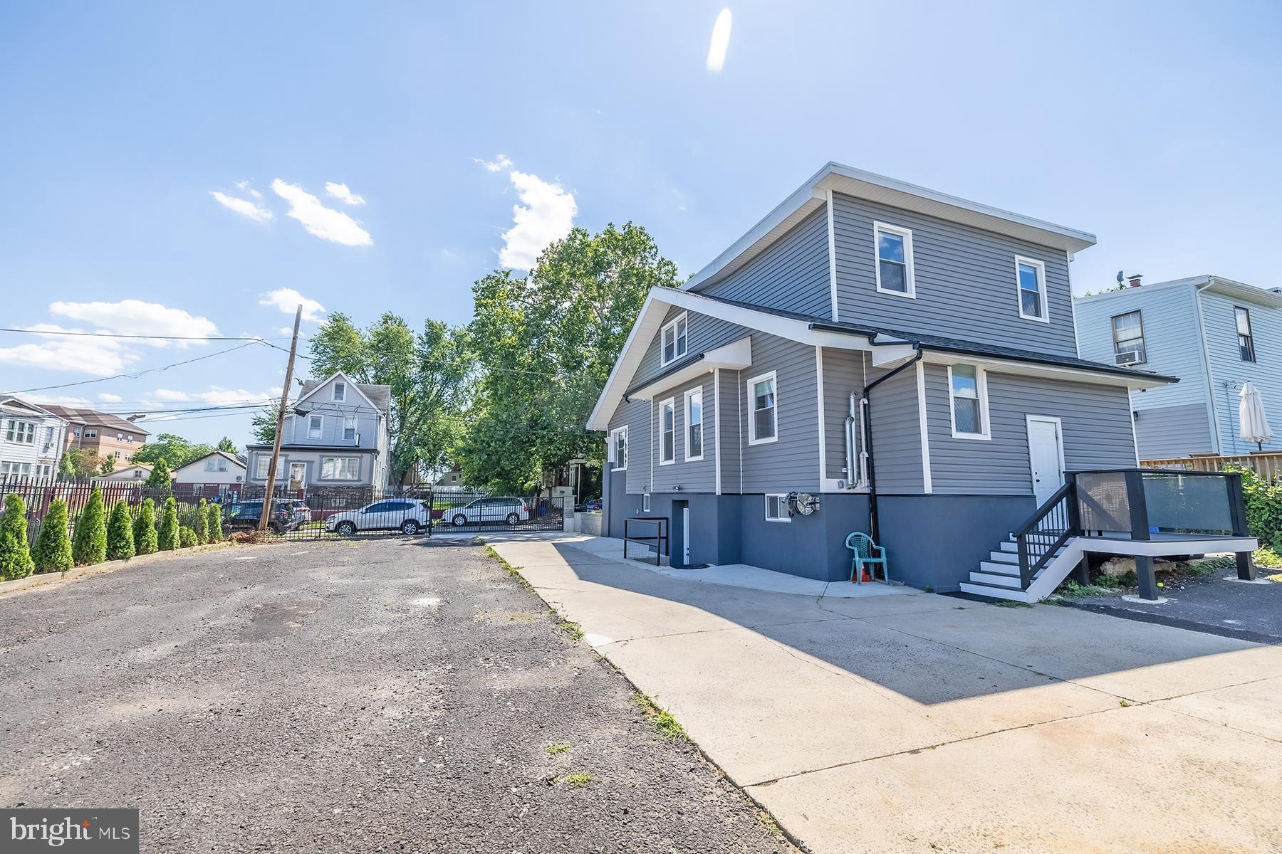 LAWNDALE - Residential
