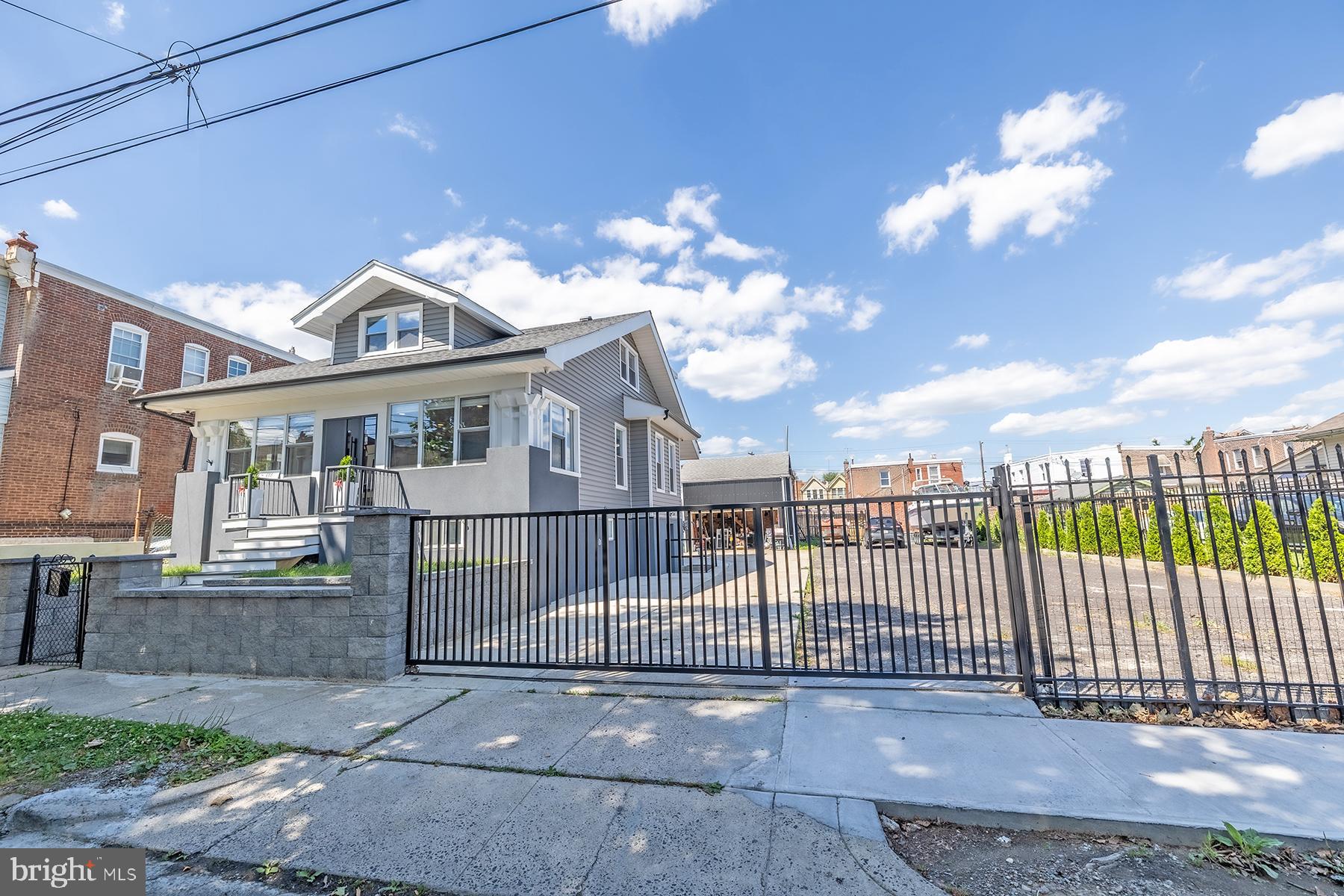 LAWNDALE - Residential