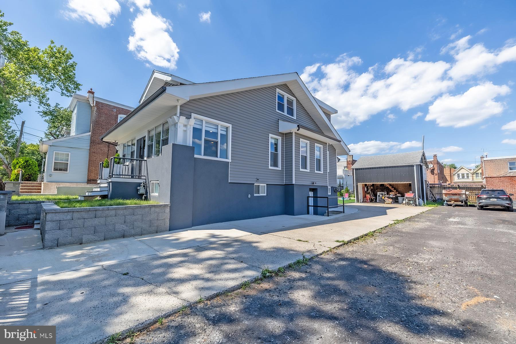 LAWNDALE - Residential