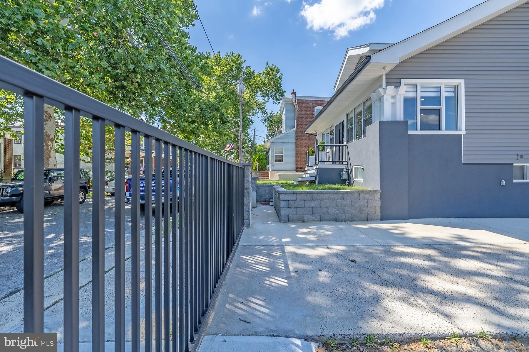 LAWNDALE - Residential
