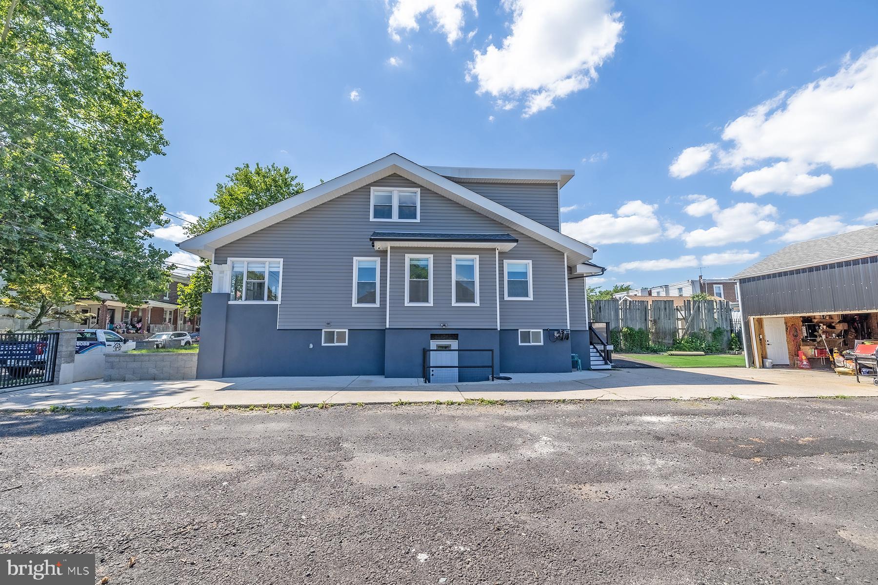 LAWNDALE - Residential