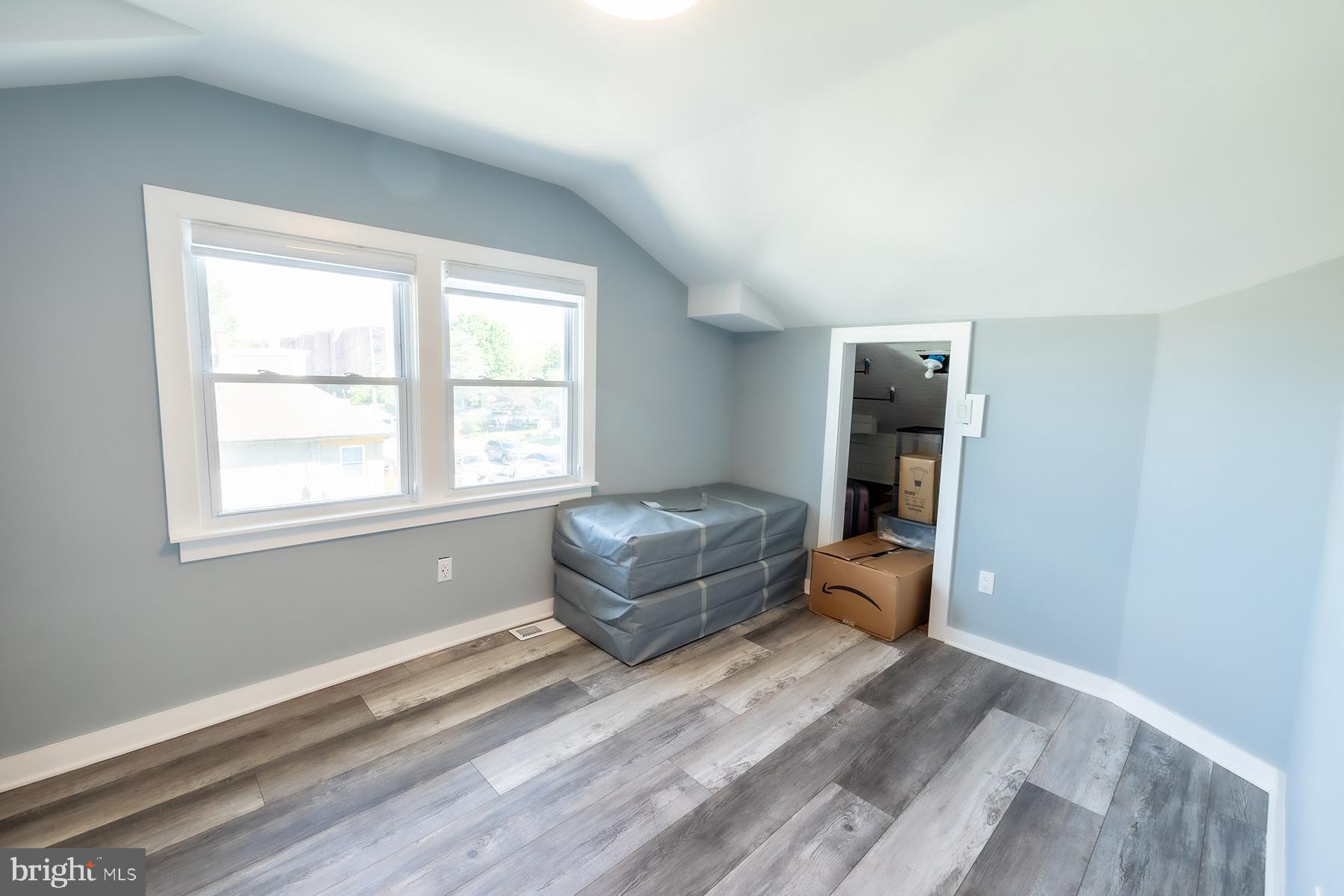 LAWNDALE - Residential
