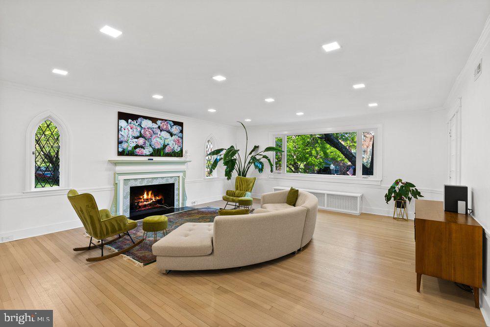 FOXHALL VILLAGE - Residential