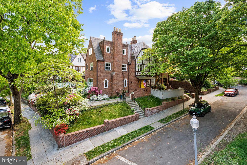 FOXHALL VILLAGE - Residential