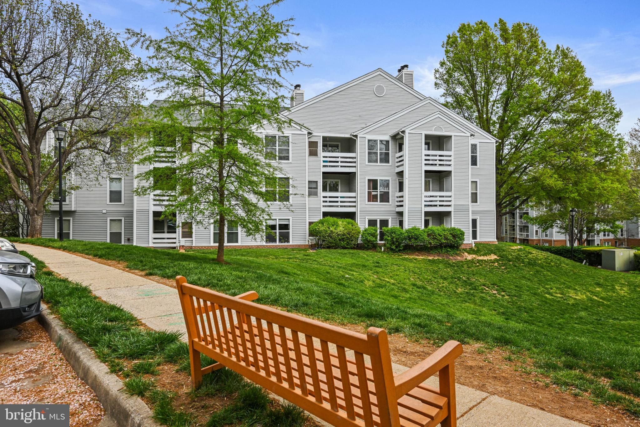 FOUR WINDS AT OAKTON - Residential