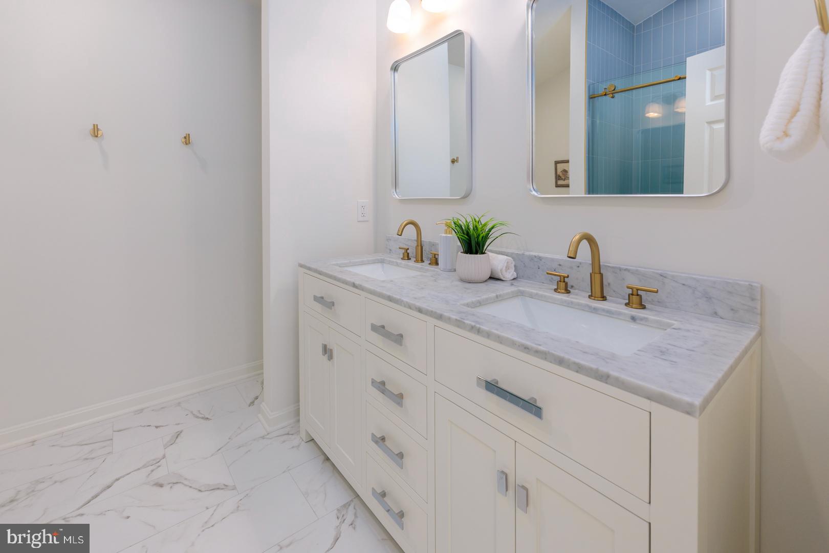 COVE CREEK CLUB - Residential