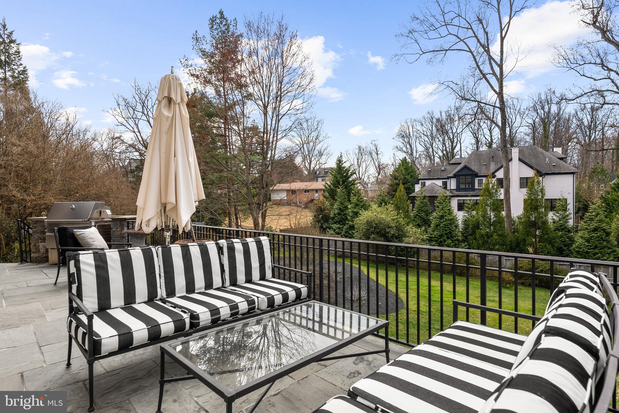 RIVER OAKS - Residential