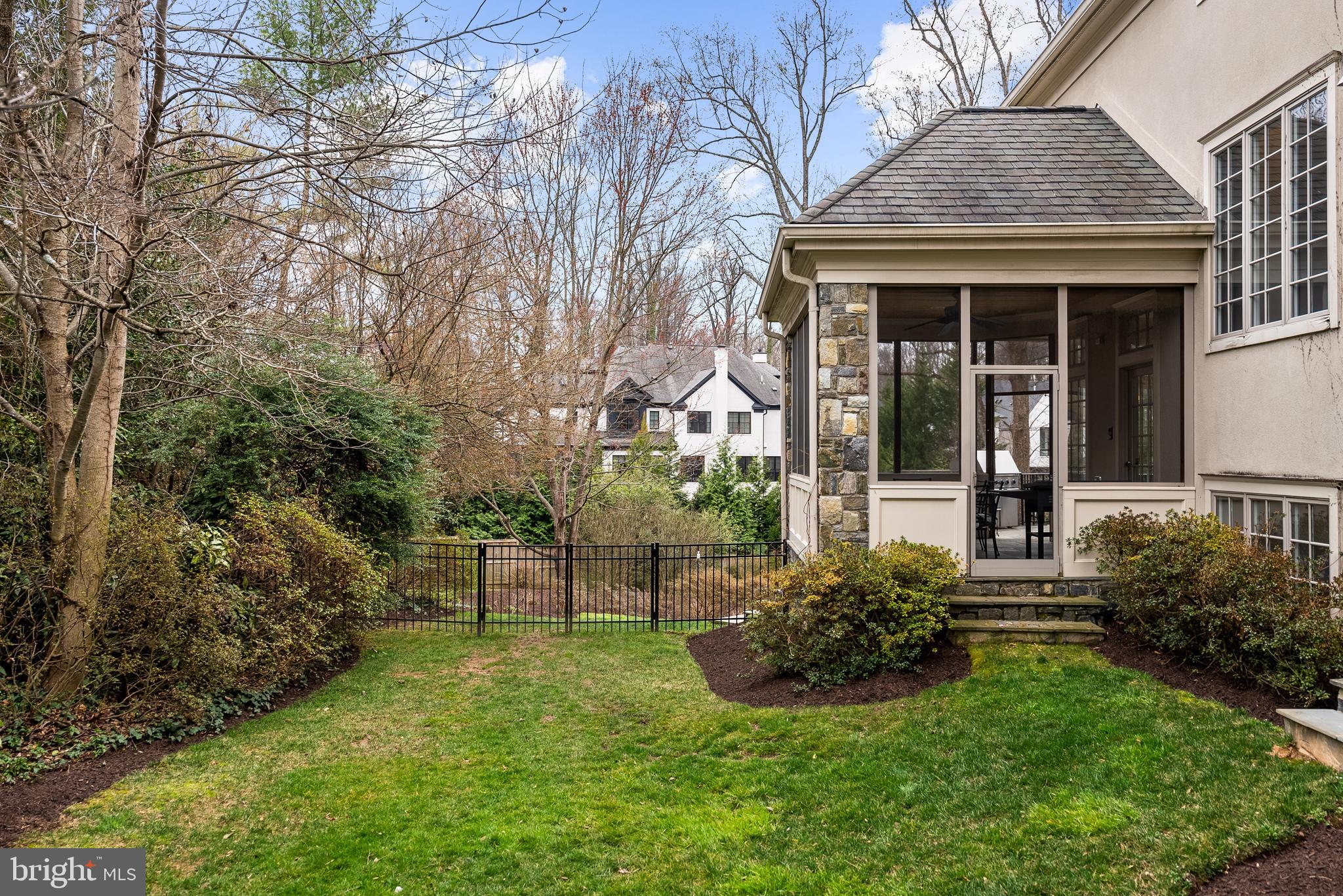 RIVER OAKS - Residential