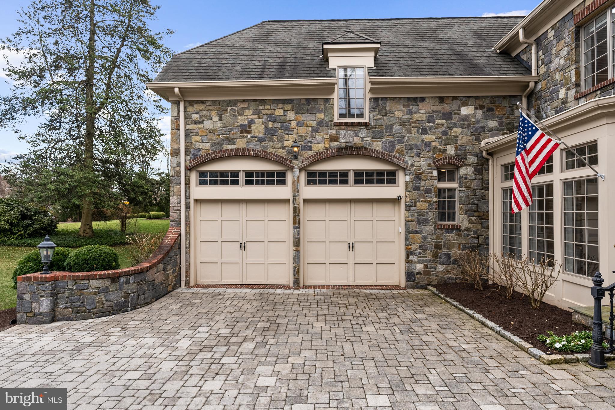 RIVER OAKS - Residential