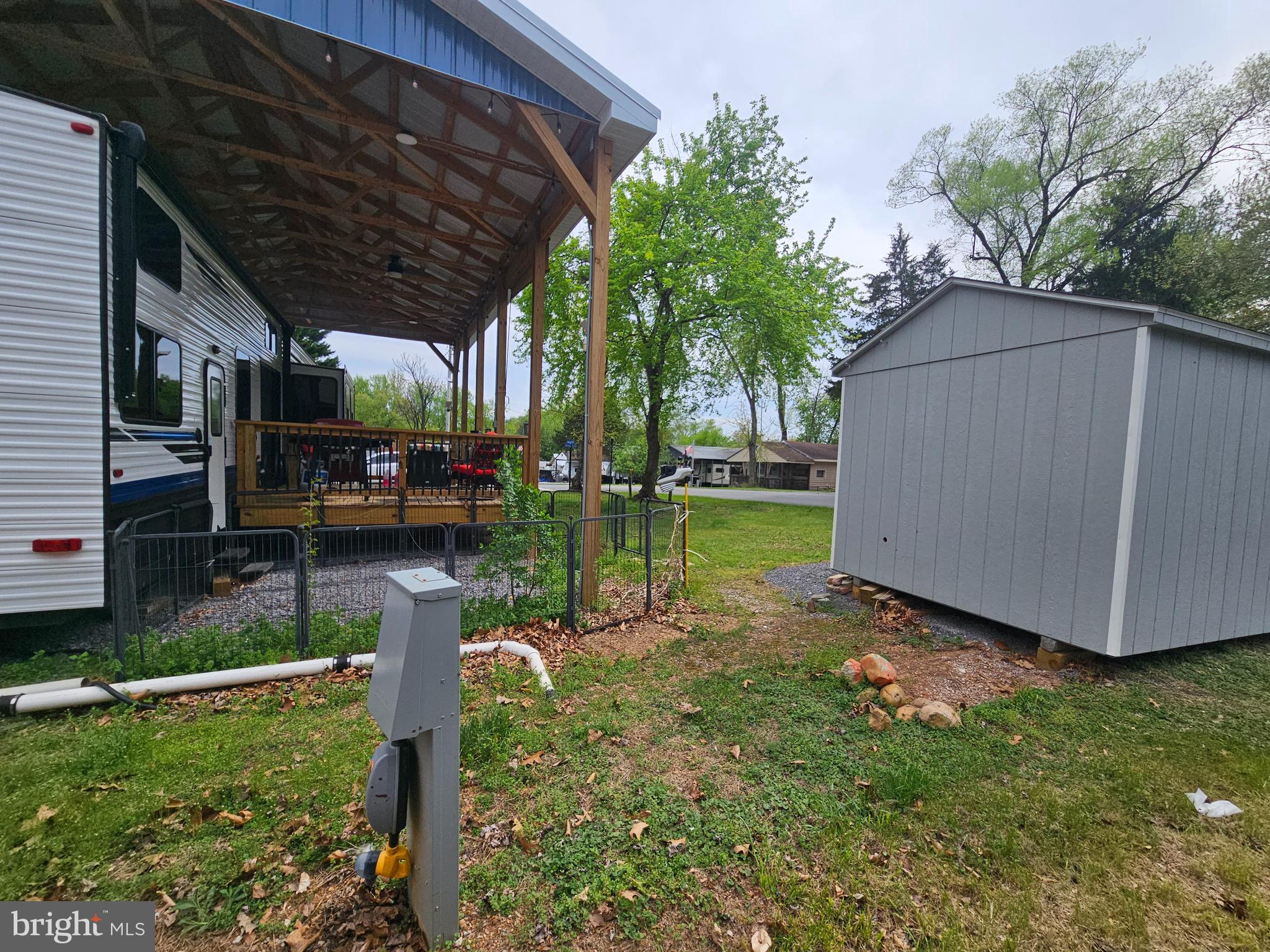 RIVER BEND - Land