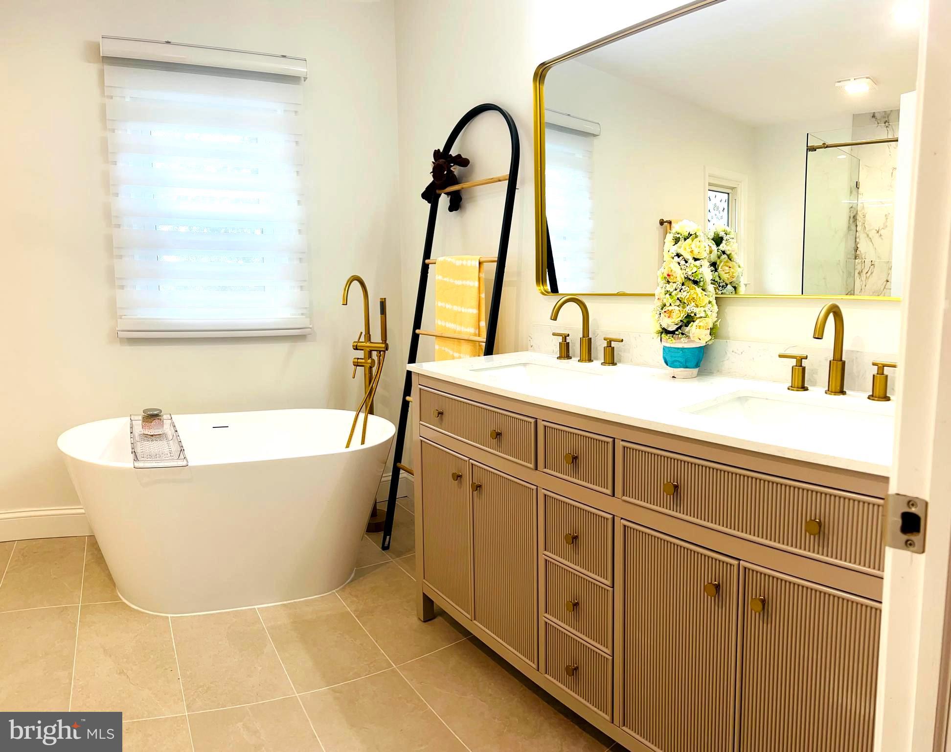 WOODSIDE - Residential