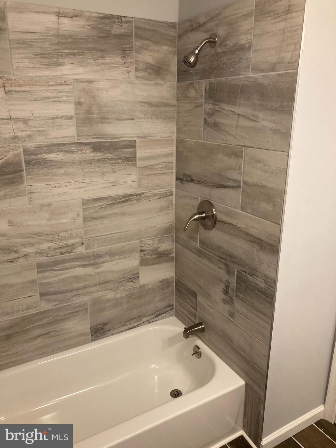 ABERDEEN HILLS - Residential Lease