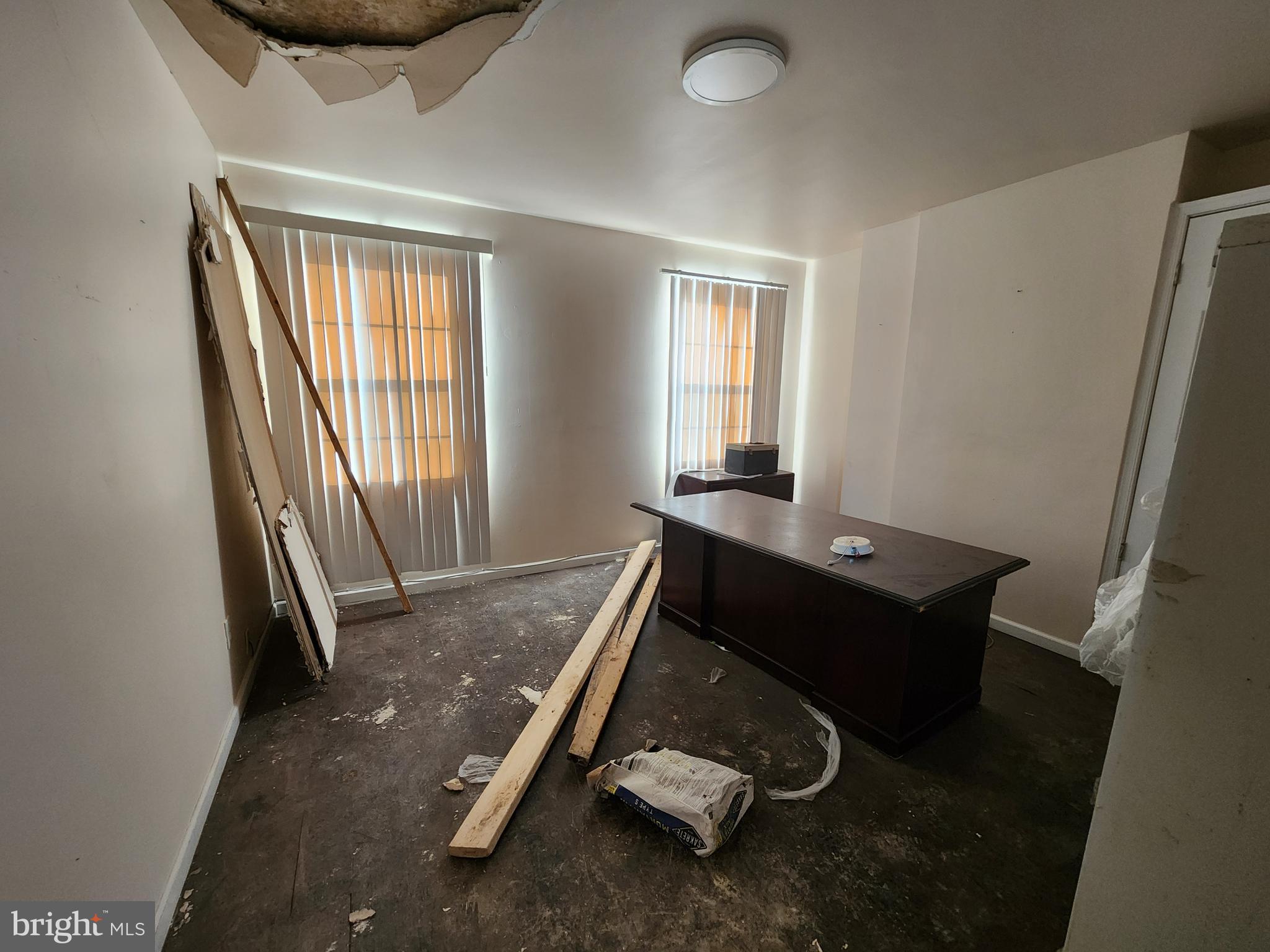 SANDTOWN-WINCHESTER - Commercial Sale