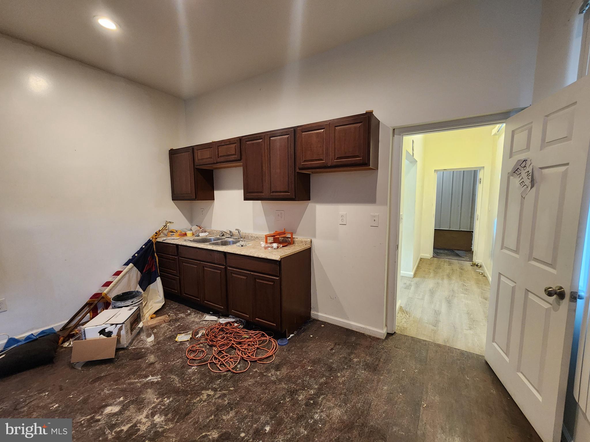 SANDTOWN-WINCHESTER - Commercial Sale