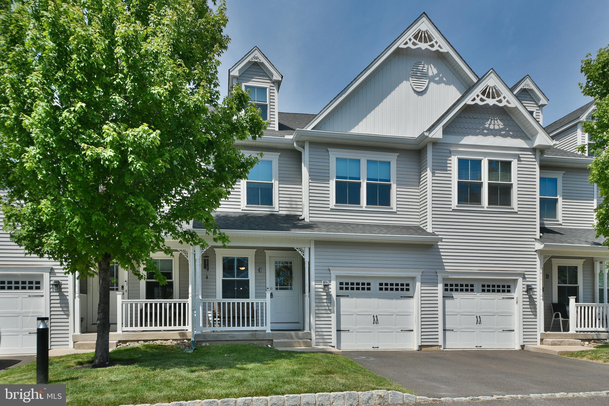 TOWNHOUSES AT CROOKED BILLET - Residential