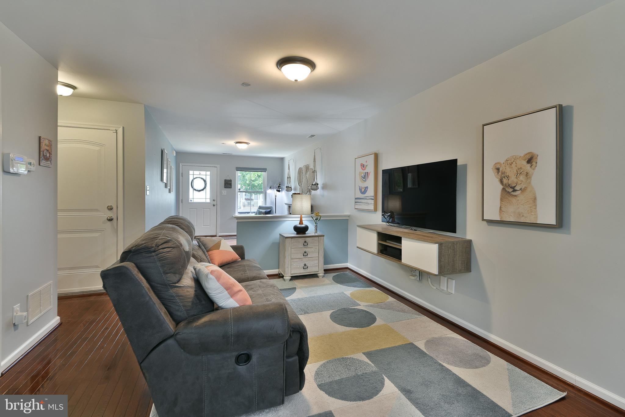 TOWNHOUSES AT CROOKED BILLET - Residential