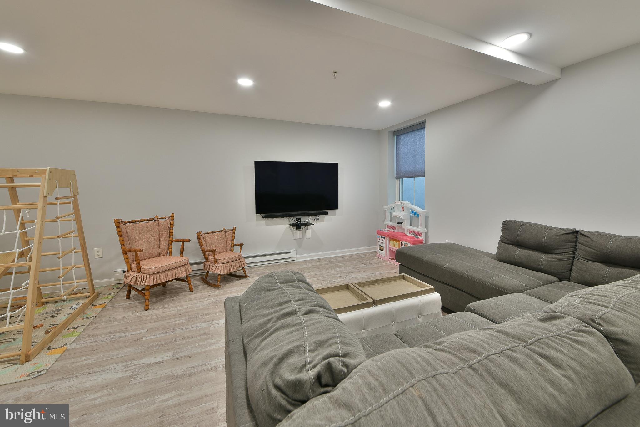 TOWNHOUSES AT CROOKED BILLET - Residential