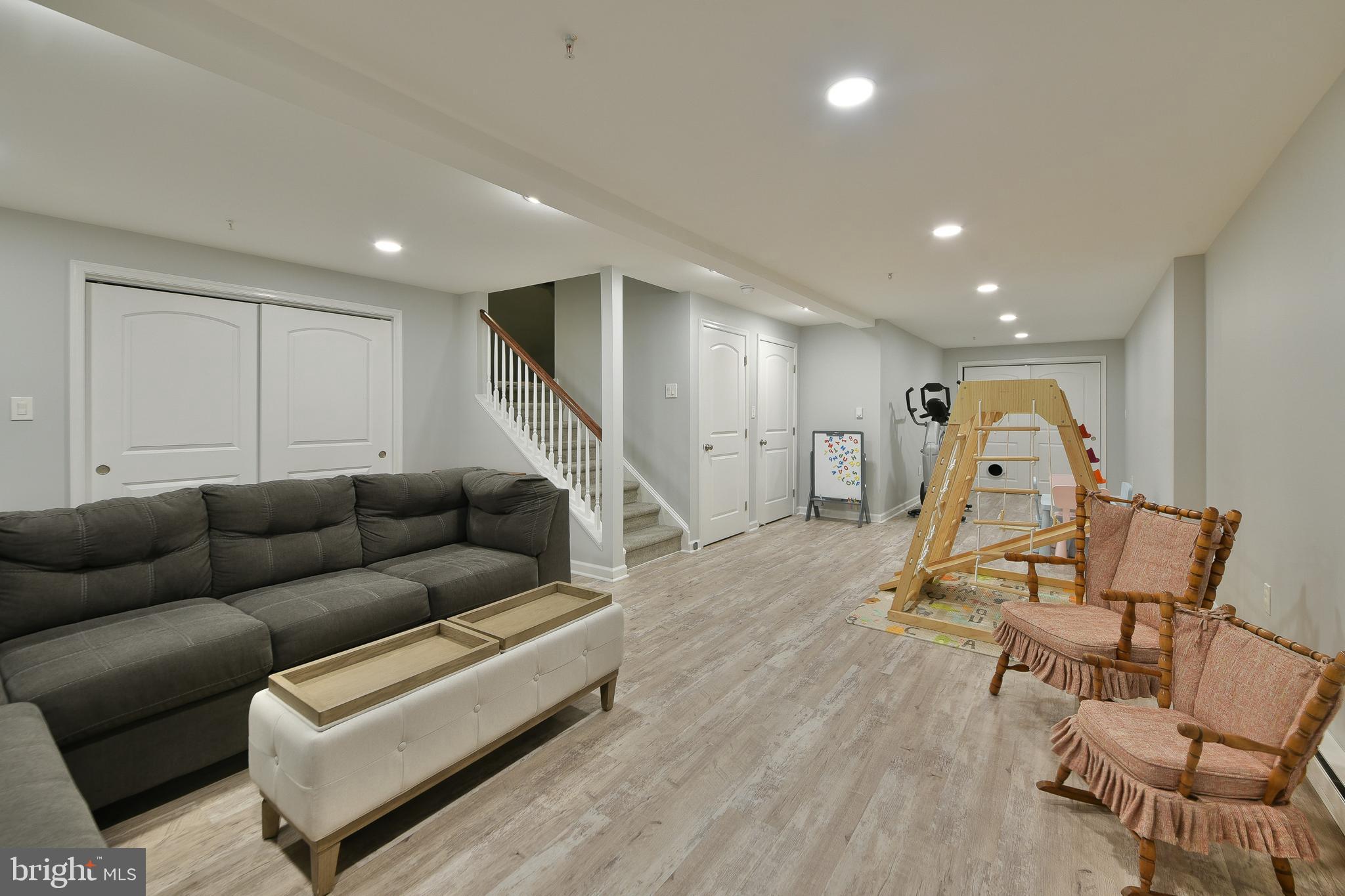 TOWNHOUSES AT CROOKED BILLET - Residential