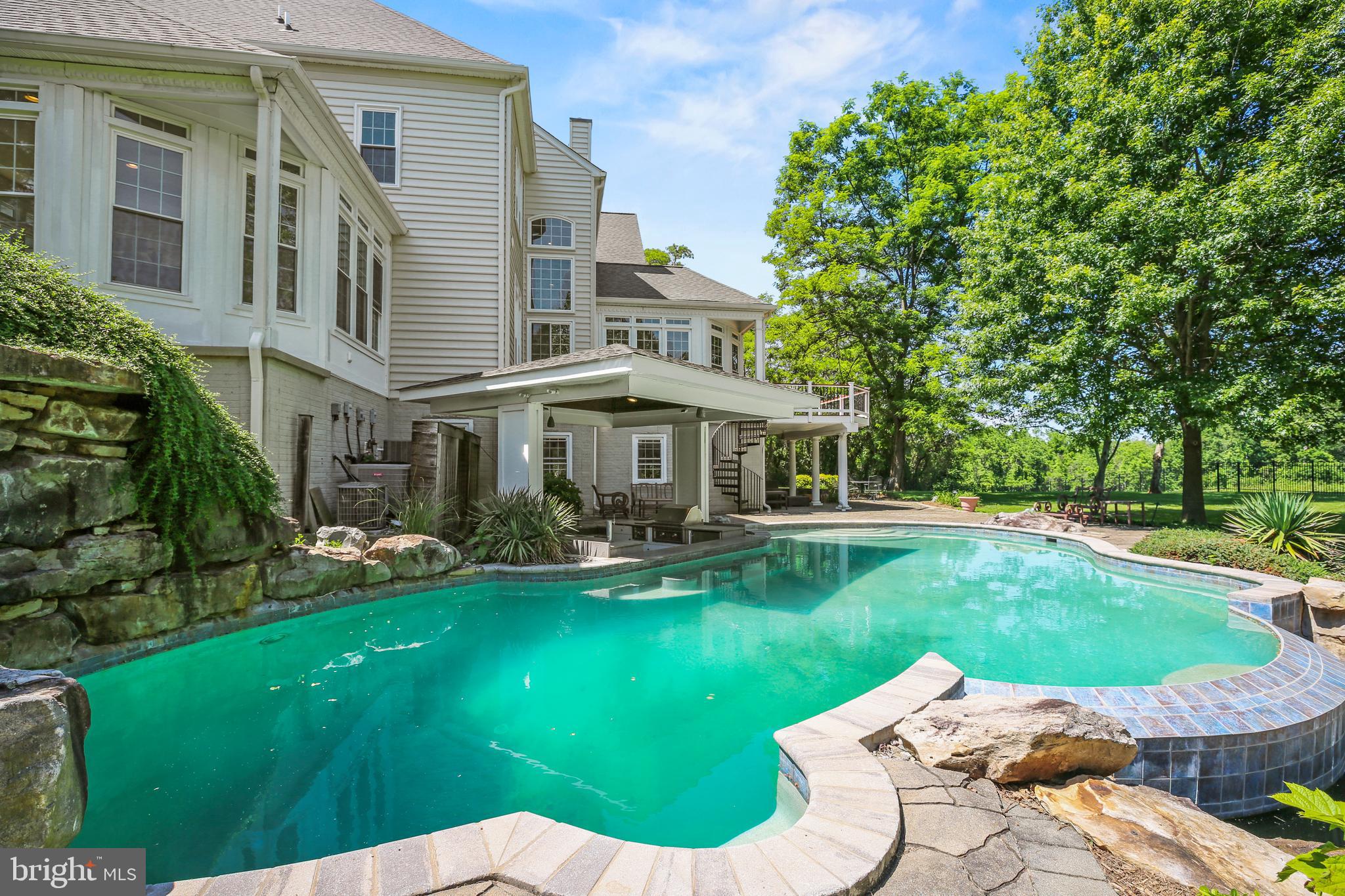 BROOKEFIELD - Residential