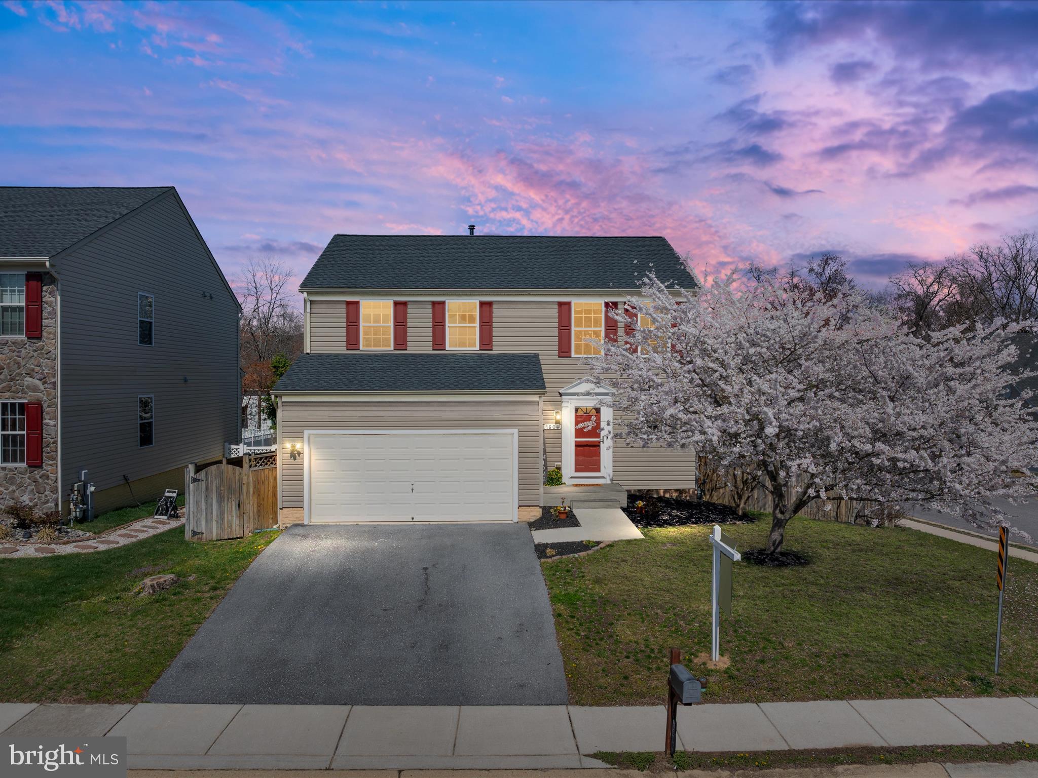 COLONIAL WOODS - Residential