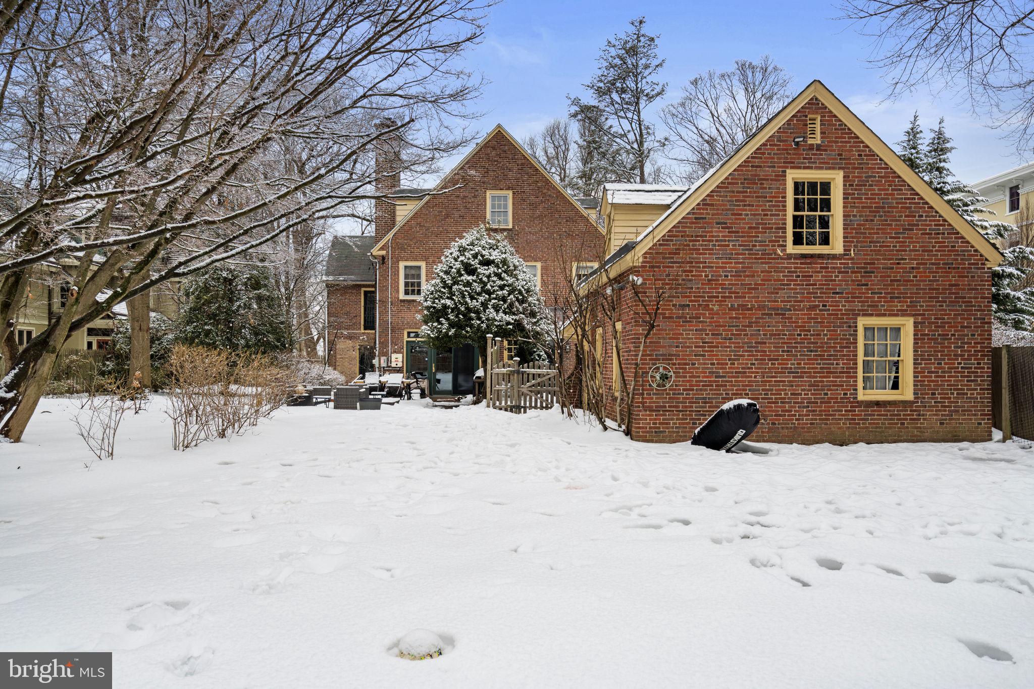 CHESTNUT HILL - Residential