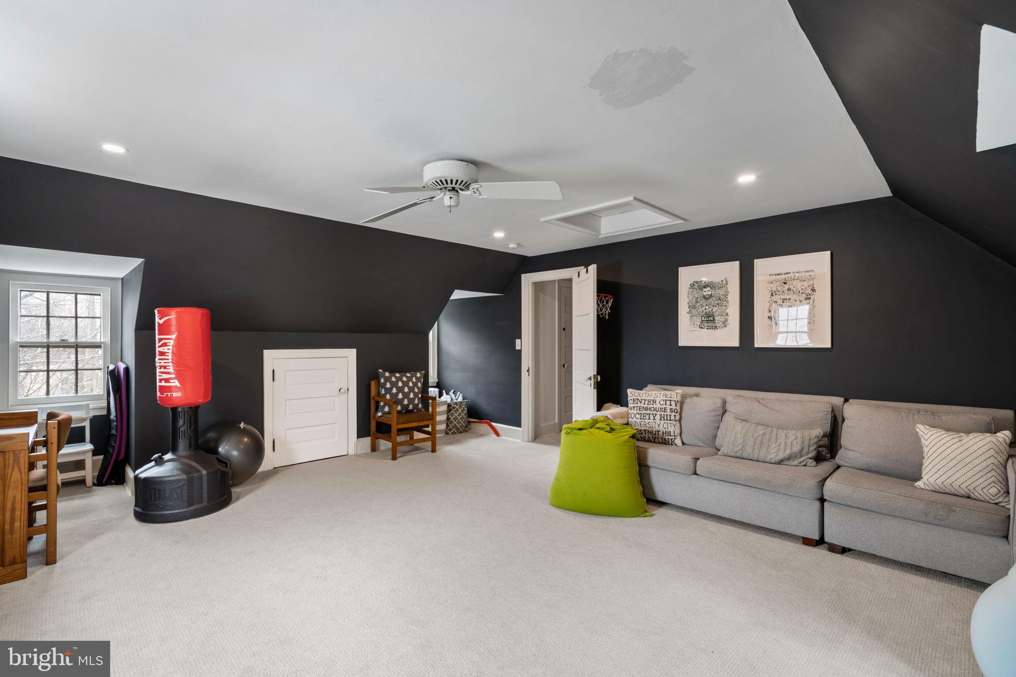CHESTNUT HILL - Residential