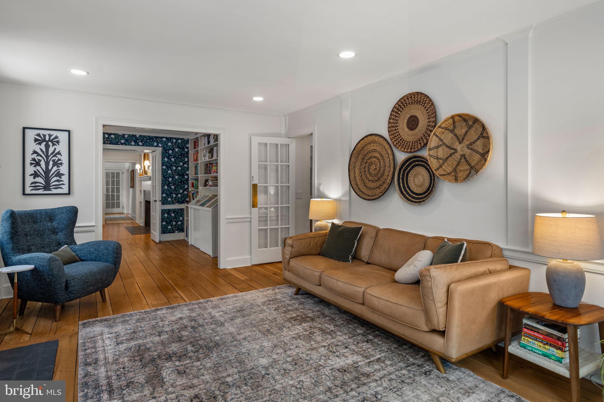 CHESTNUT HILL - Residential