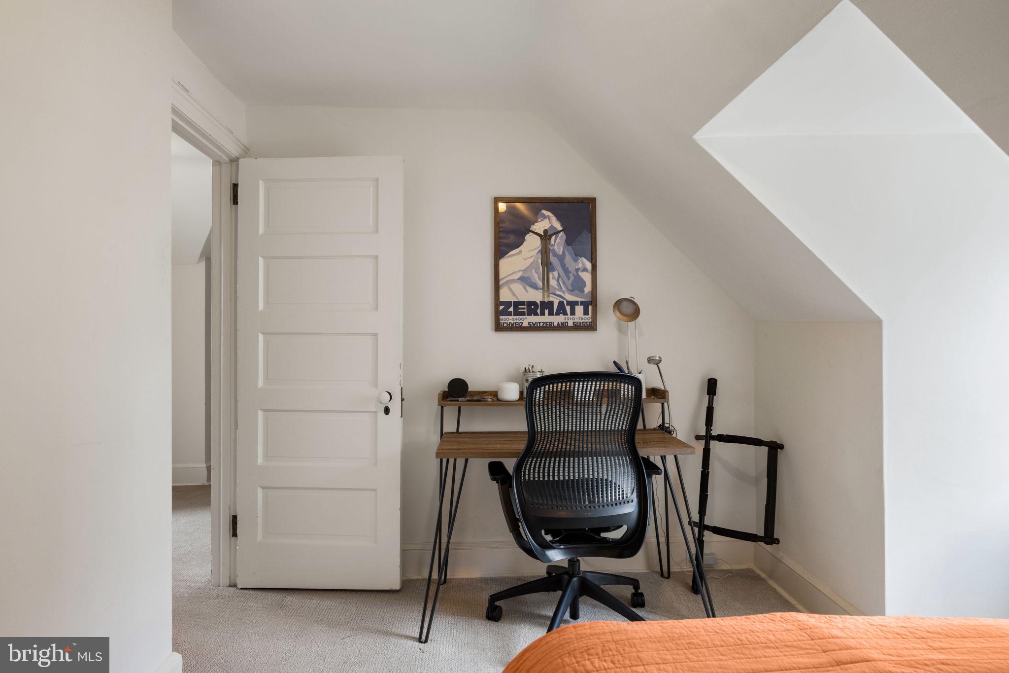 CHESTNUT HILL - Residential