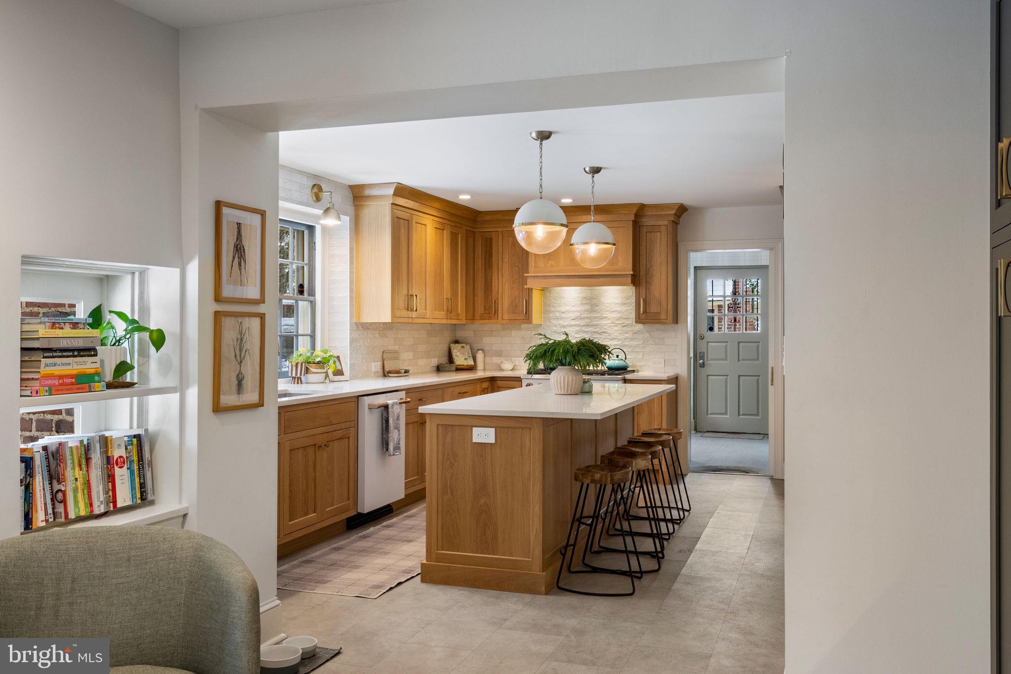 CHESTNUT HILL - Residential
