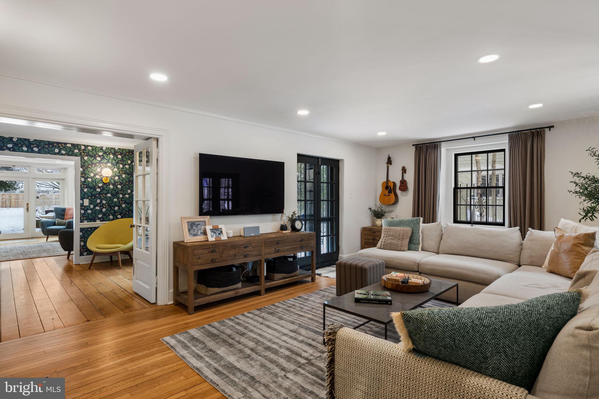 CHESTNUT HILL - Residential