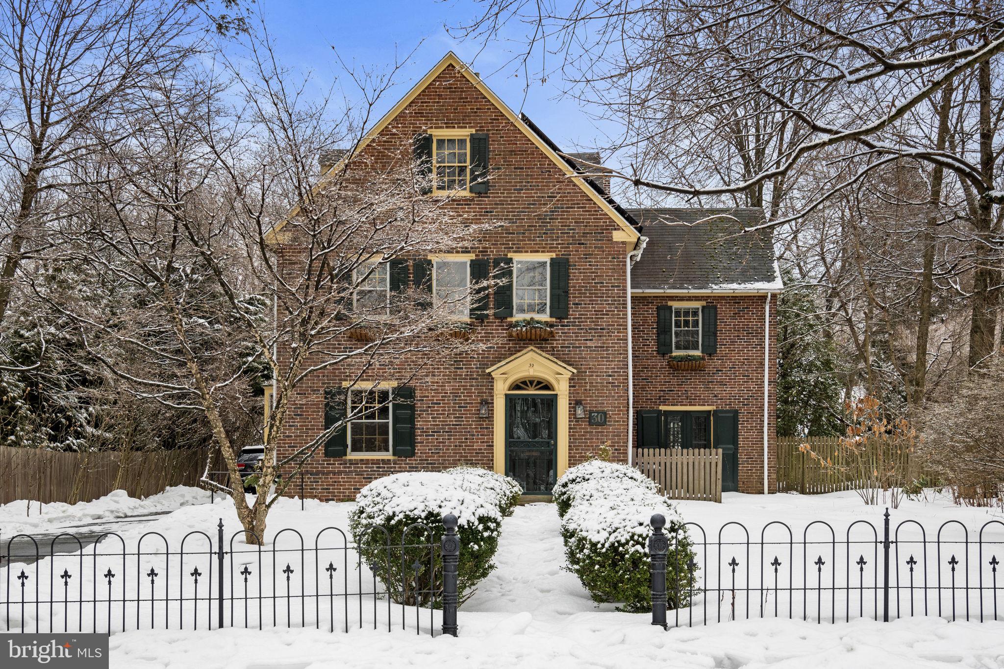 CHESTNUT HILL - Residential
