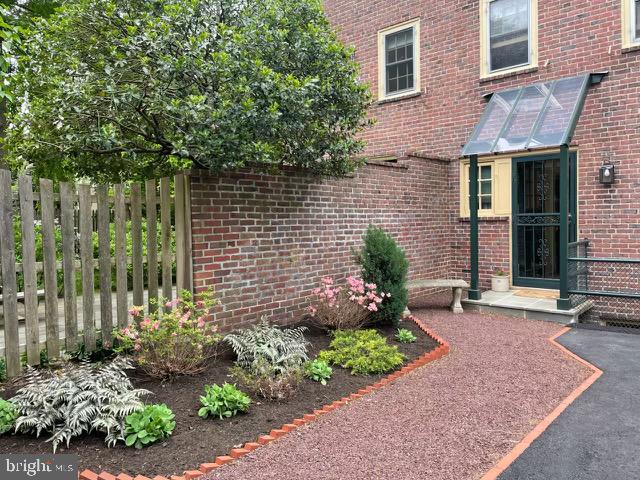 CHESTNUT HILL - Residential