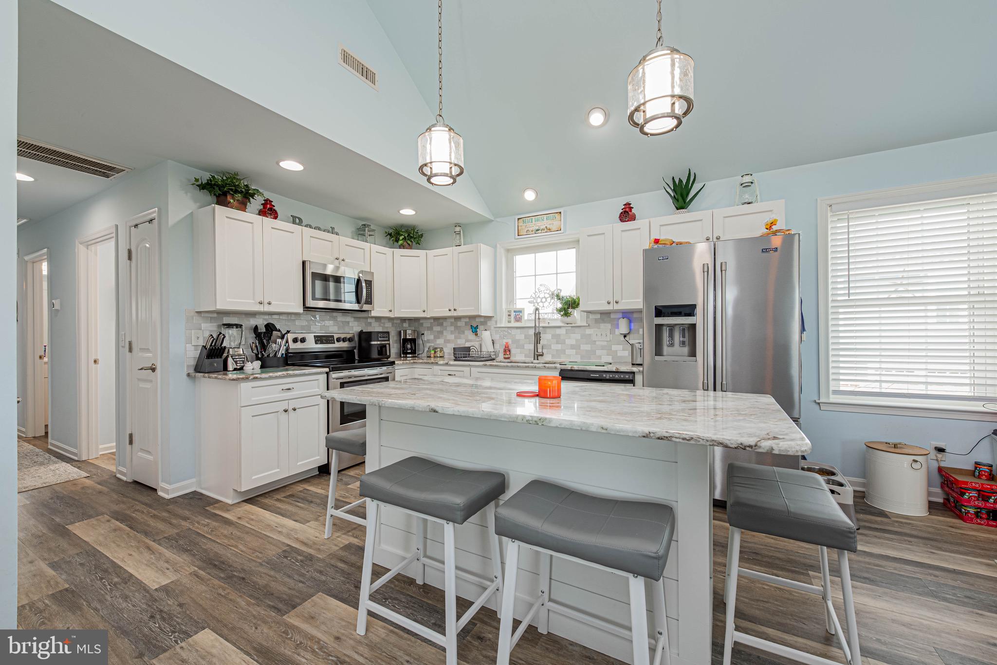 SWANN KEYS - Residential
