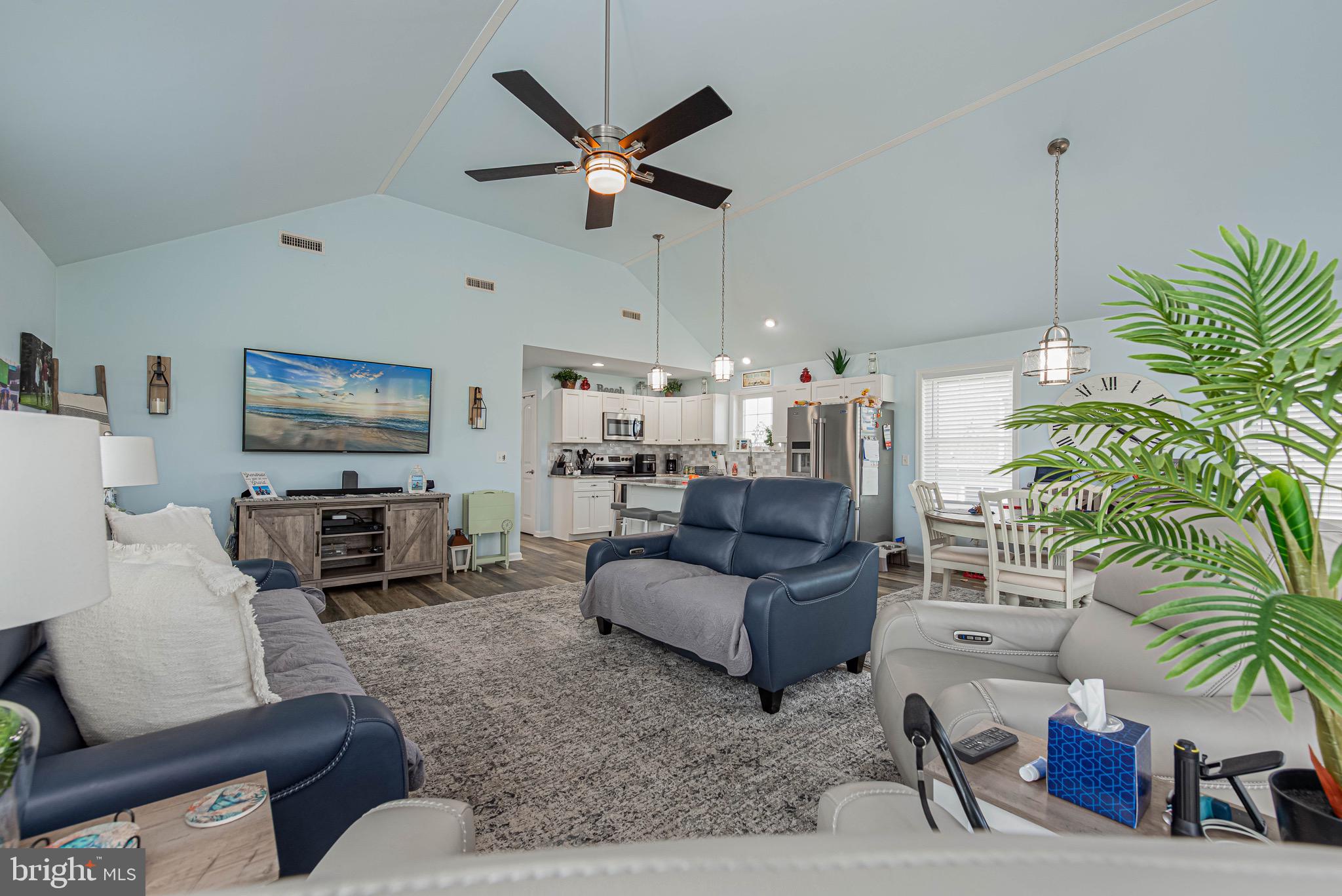 SWANN KEYS - Residential
