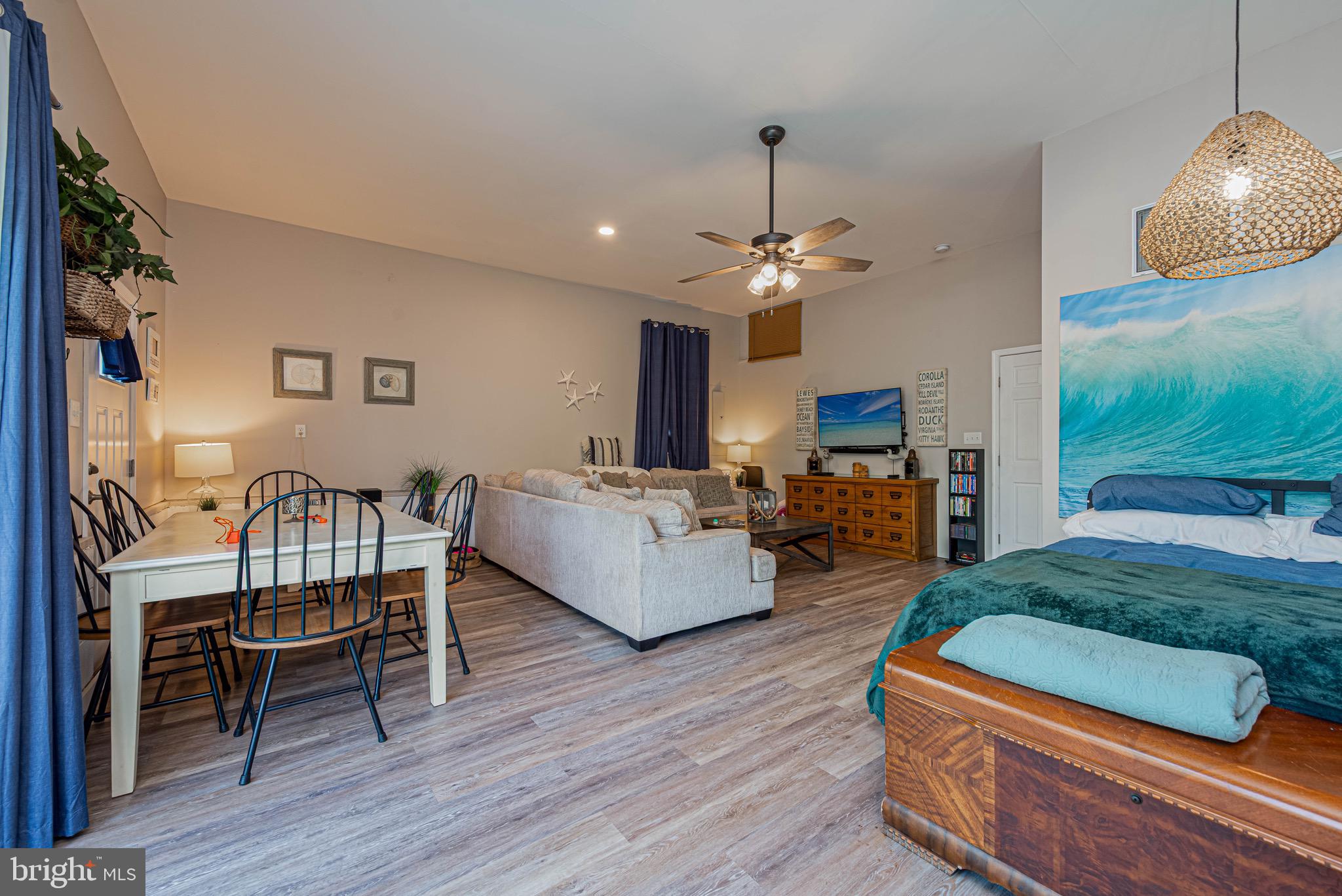 SWANN KEYS - Residential