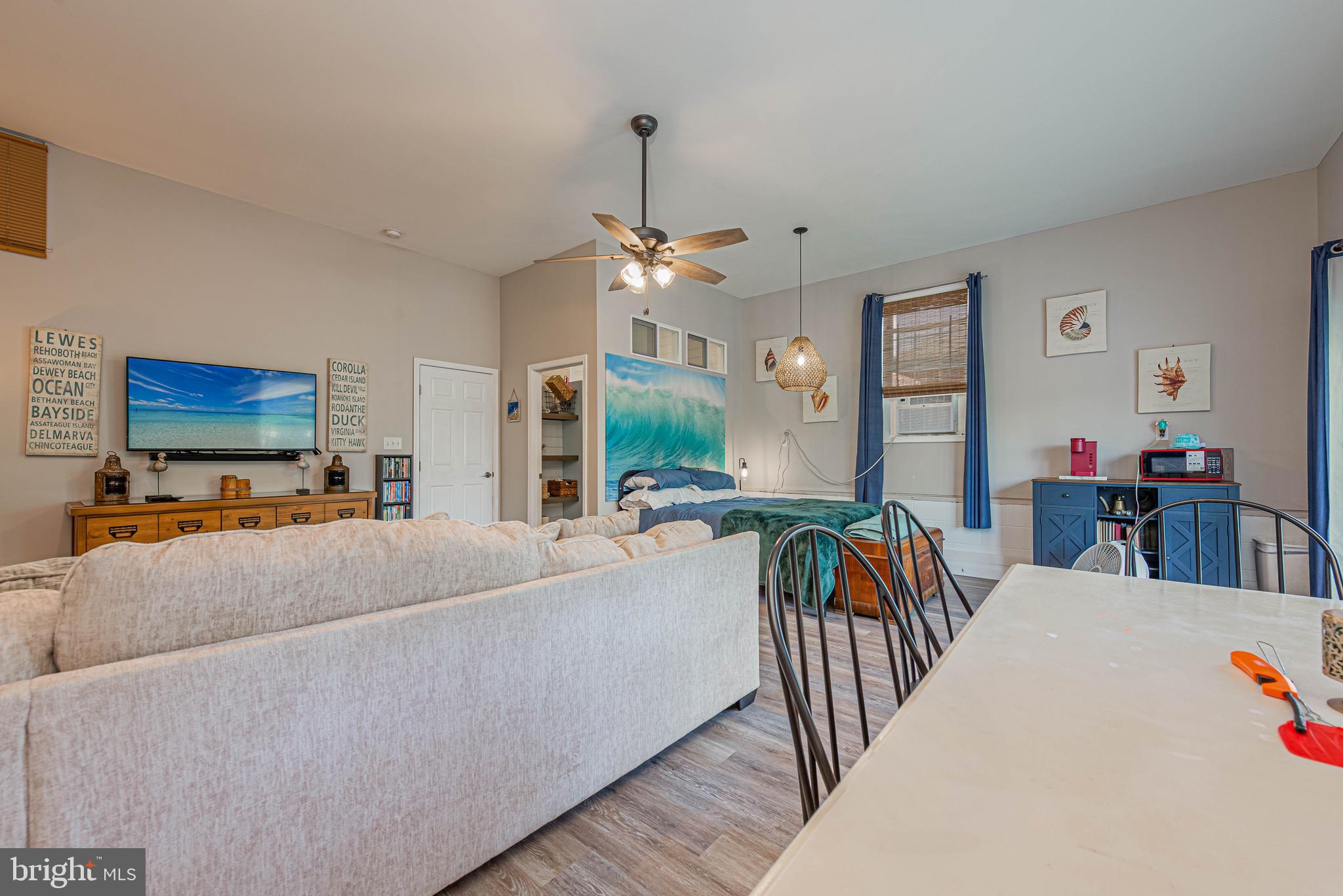 SWANN KEYS - Residential