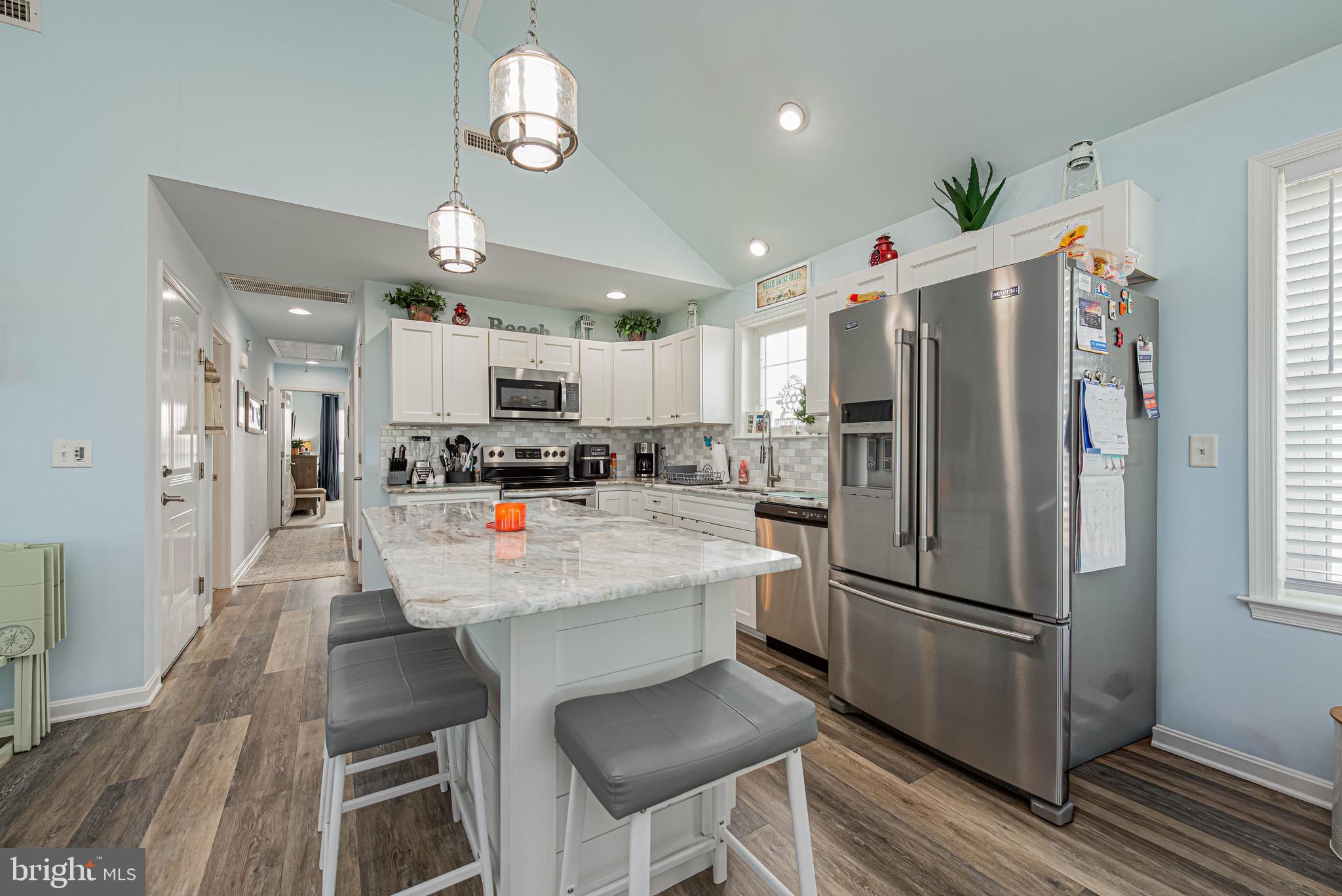 SWANN KEYS - Residential