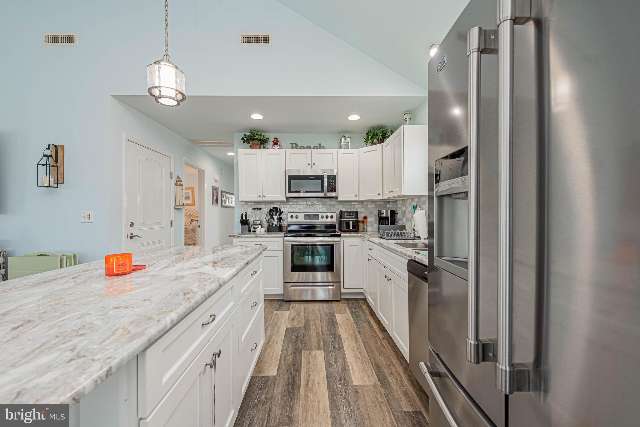 SWANN KEYS - Residential