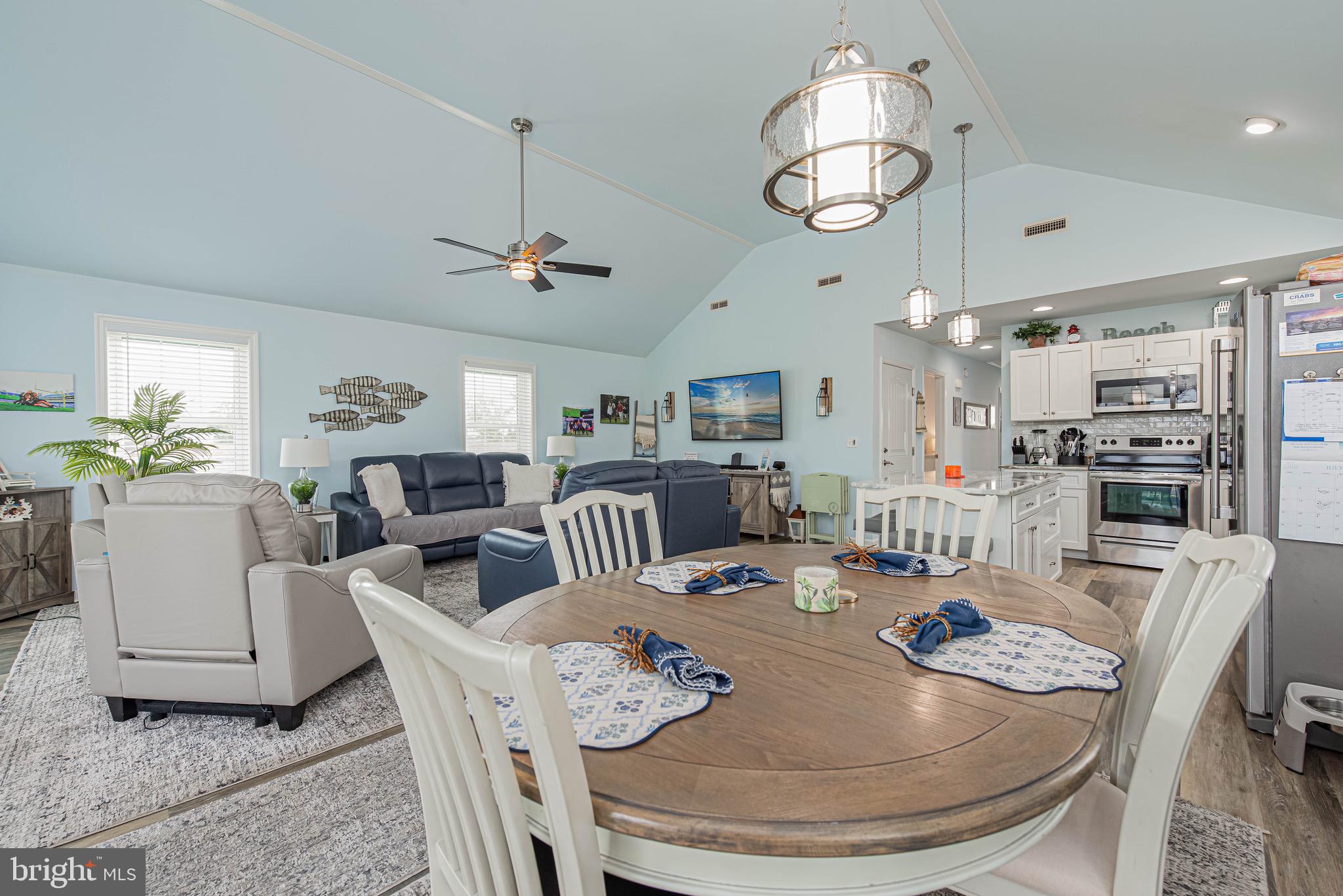 SWANN KEYS - Residential