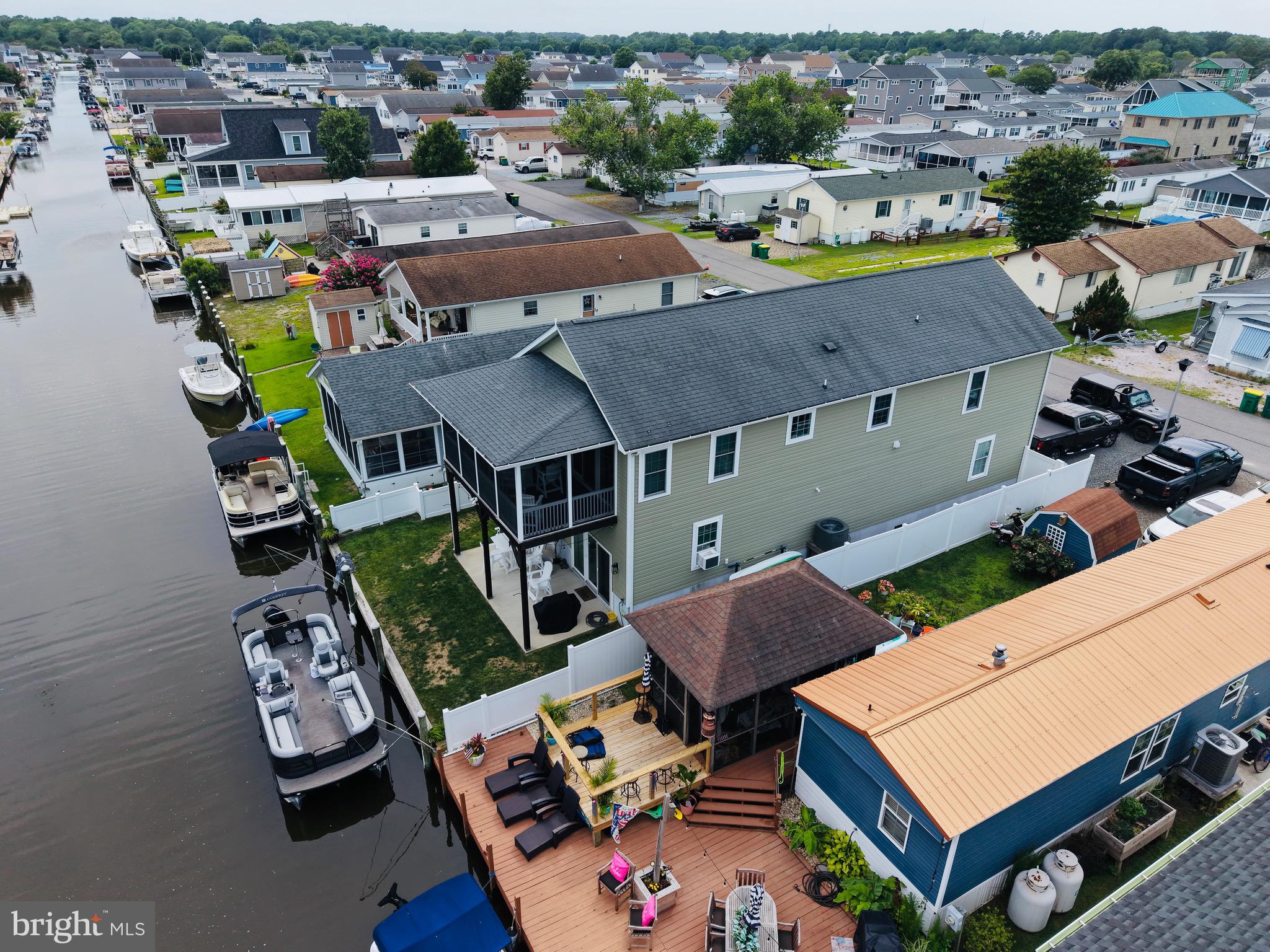 SWANN KEYS - Residential