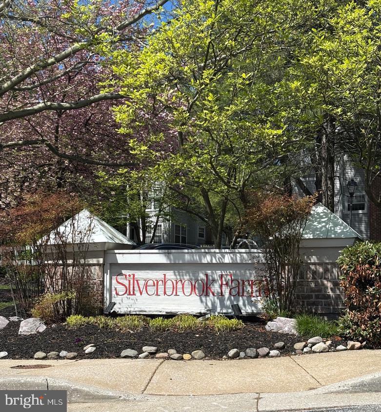 SILVERBROOK FARMS - Residential
