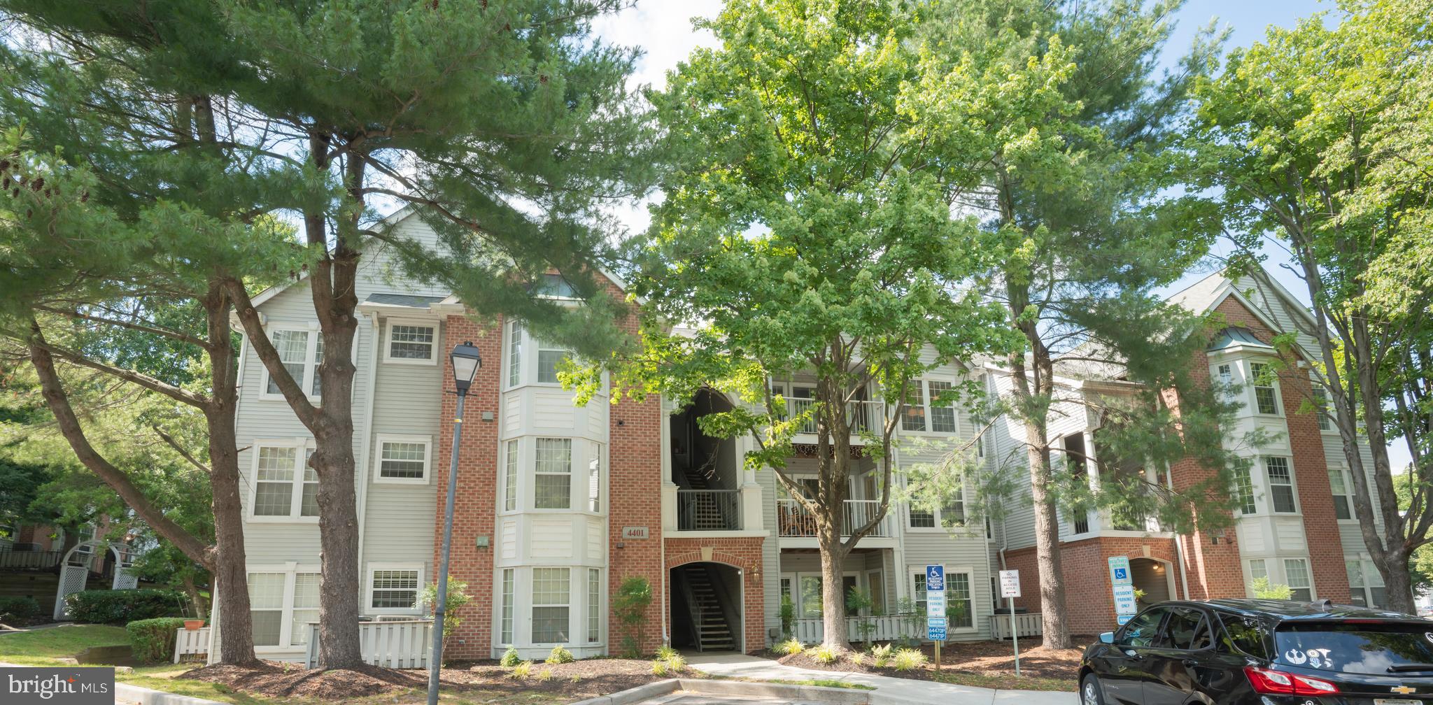 SILVERBROOK FARMS - Residential