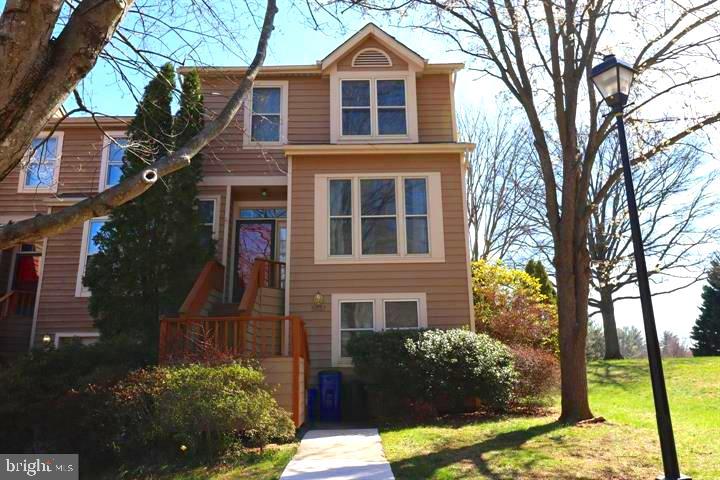 Beautiful bright and spacious finished one bedroom one full bath apt in basement of an end unit townhouse, fenced in backyard, separate entrance. Stainless steel refrigerator, Microwave oven, in-unit washer and dryer, laminate flooring, Minutes away from 29, 32 Columbia town center, Howard County hospital and community college. Fire place is for decoration only.
