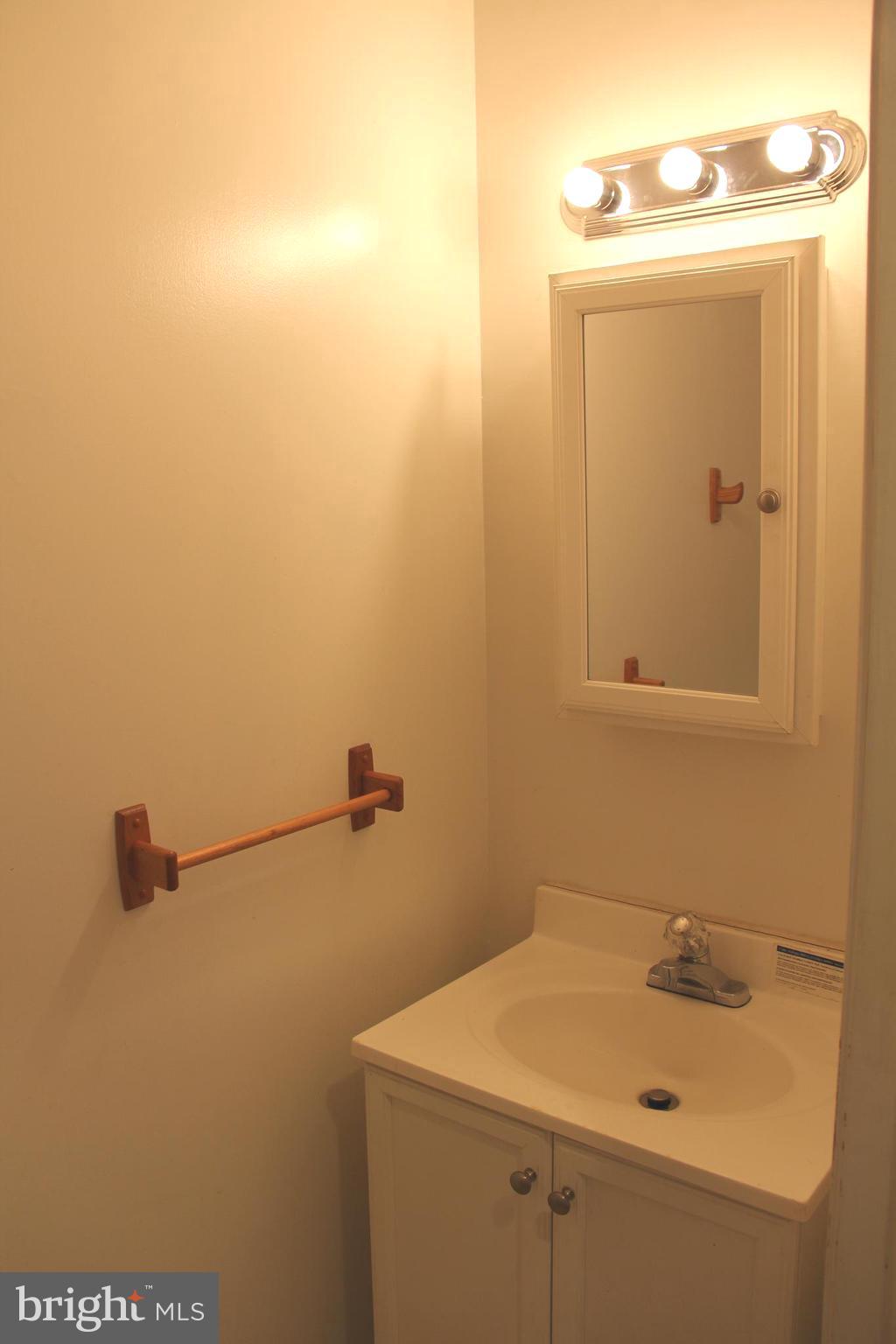 CEDAR WOODS - Residential Lease
