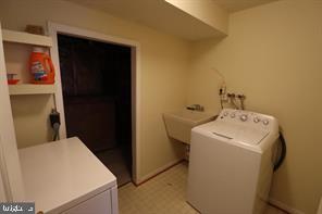 CEDAR WOODS - Residential Lease
