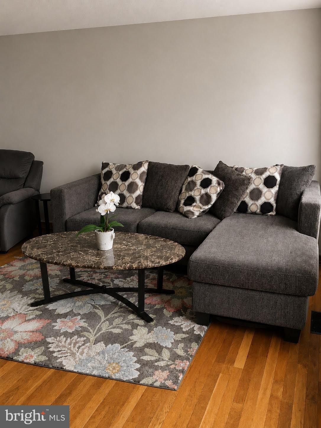 FARMINGDALE ESTATES - Residential